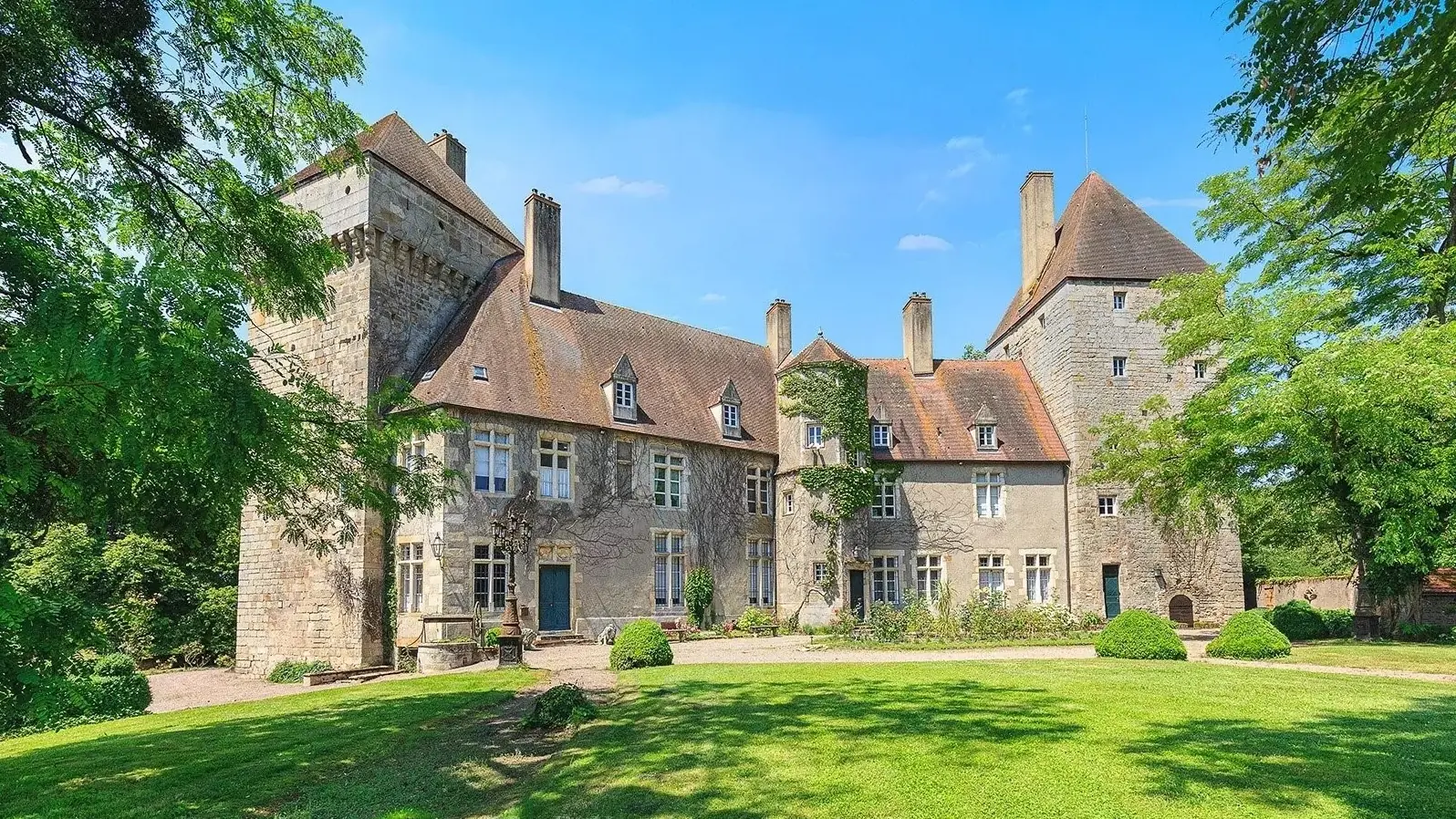 Professional Operational Management of Your Château